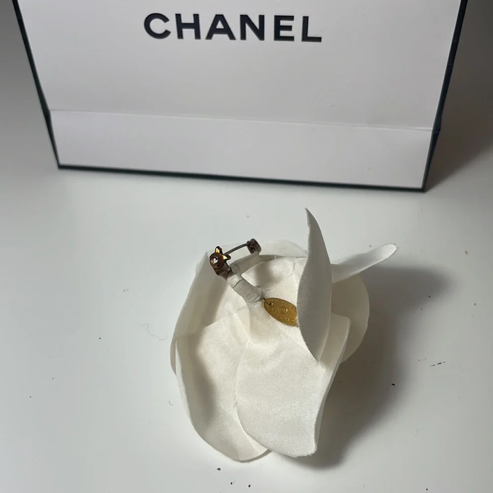 AUTHENTIC Chanel Pin Brooch satin flower - Picture 6 of 11